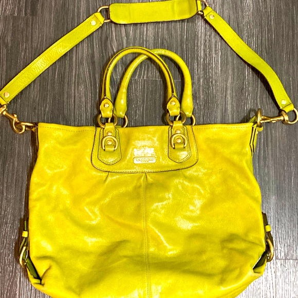 Coach leather Green bag with gold hardware. - Picture 6 of 7